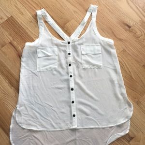 Button closure tunic style tank. Neck detailing!